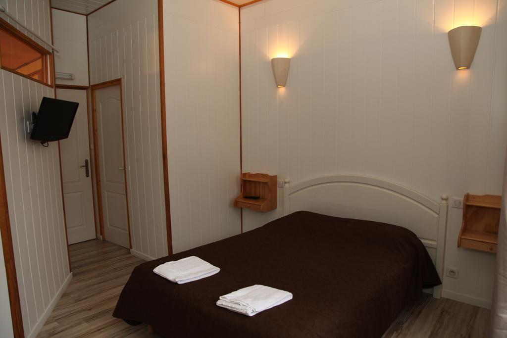 Cafe De France Bed and Breakfast Eauze Δωμάτιο φωτογραφία